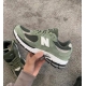 کفش نیوبالانس 2002 اورجینال مردانه سبز رنگ newbalance 2002r